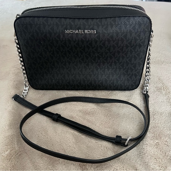 Michael Kors Black large East West Jet Set Crossbody with chain strap - Picture 6 of 9